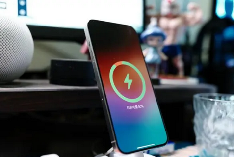 荔浦苹果15换屏服务分享用什么充电器给iPhone15充电更好 