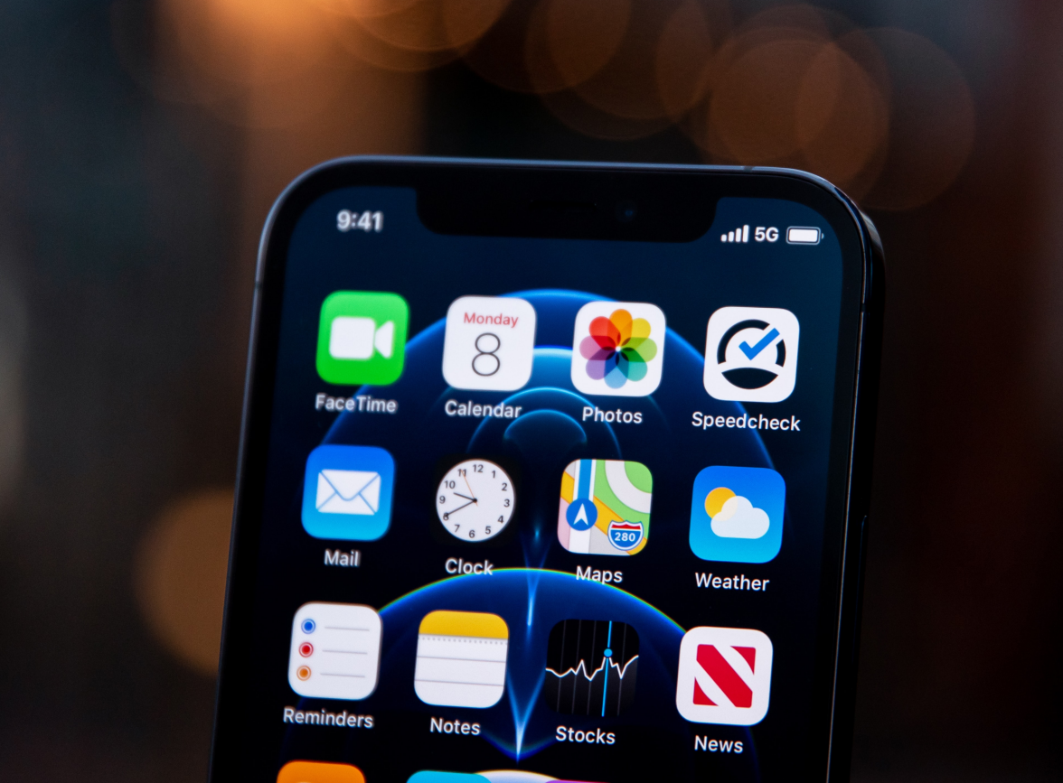 荔浦苹果手机维修分享为什么 iPhone 12 在冬季会自动关机 